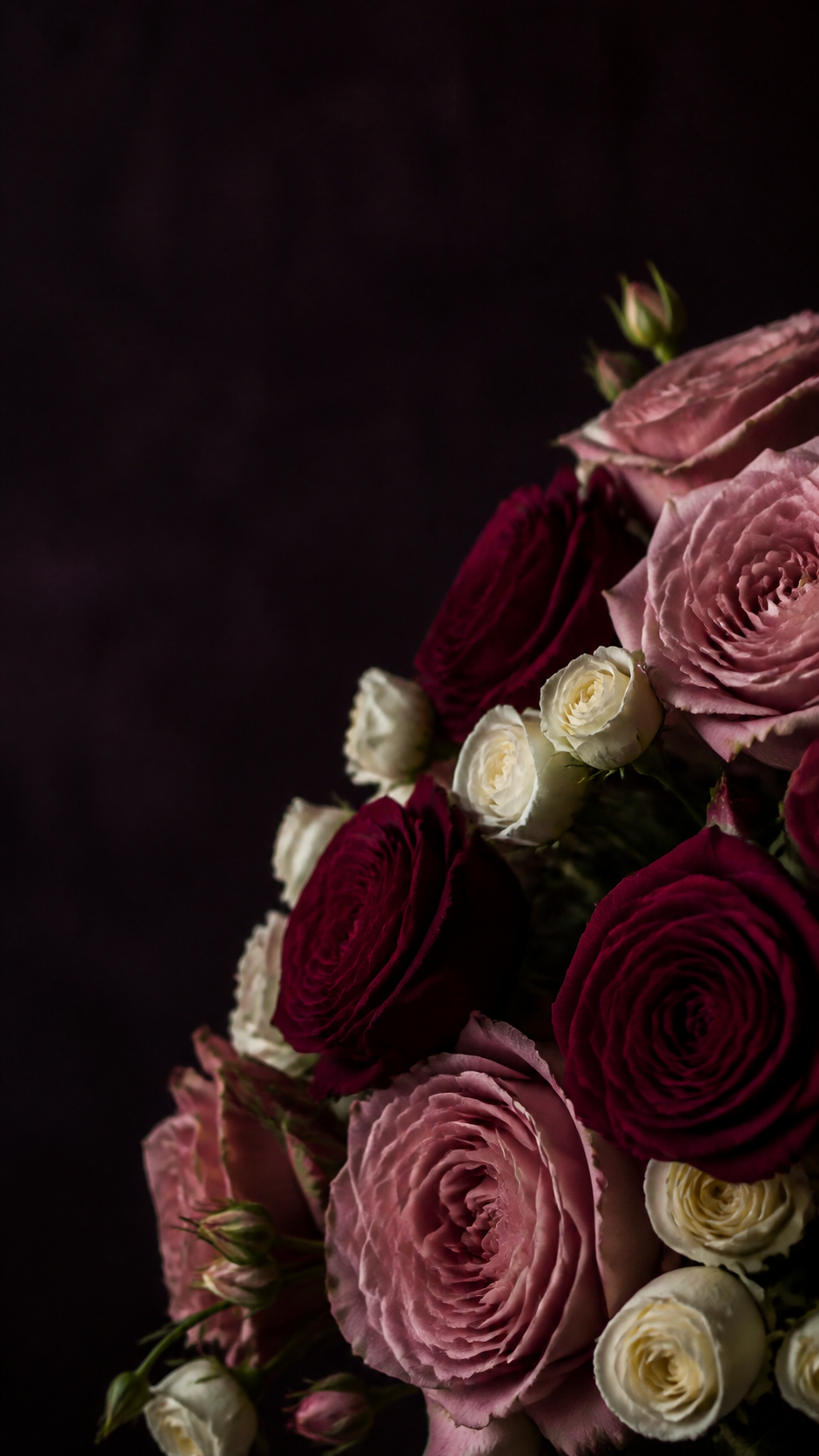 Букет бордовых, кремовых и пудровых роз Flower Place